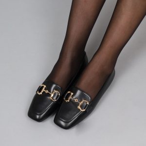 SAPATO LOAFER RASO COM APLICAÇÃO DOURADA