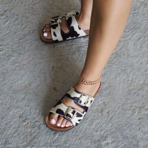 CHINELO ANATÓMICO EM PELE COM FIVELAS