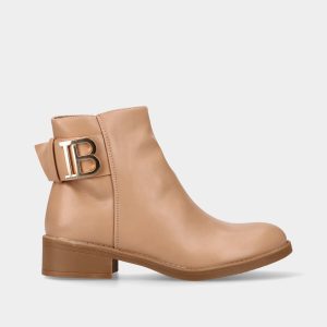 BOTIM CASUAL COM FECHO E APLICAÇÃO DECORATIVA