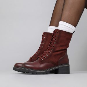 BOTA CASUAL COM CORDÃO E FECHO