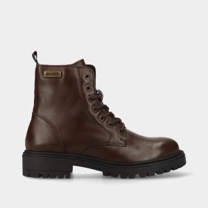 BOTA EM PELE COM CORDÃO E FECHO