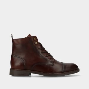 BOTA EM PELE DE CORDÃO E FECHO