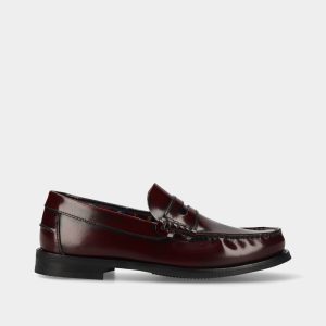 SAPATO CLÁSSICO LOAFERS EM PELE