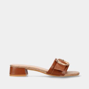 CHINELO COM APLICAÇÃO DOURADA